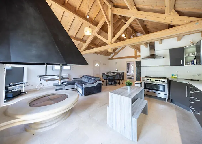 Дом отдыха Familial A - Nature, Terrasses & Jardin Clos, Vue Vallee, Foret Jezainville